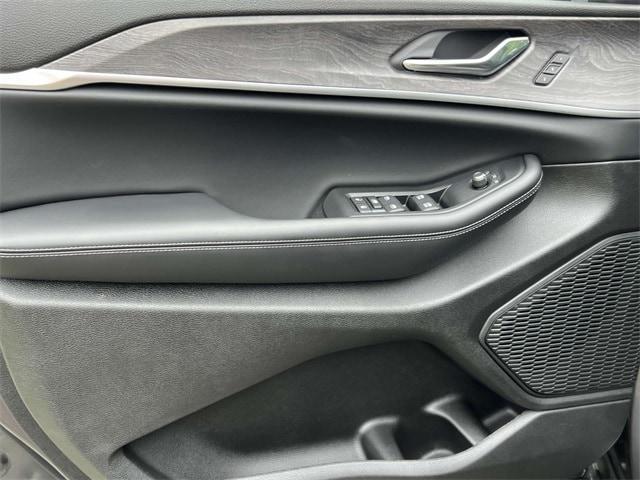 new 2025 Jeep Grand Cherokee car, priced at $50,841
