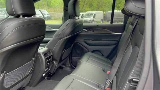 new 2025 Jeep Grand Cherokee car, priced at $49,889
