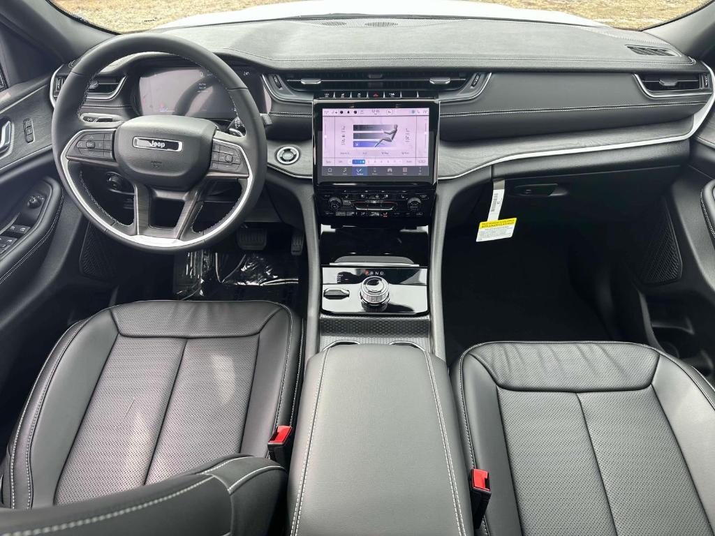 new 2025 Jeep Grand Cherokee car, priced at $47,056