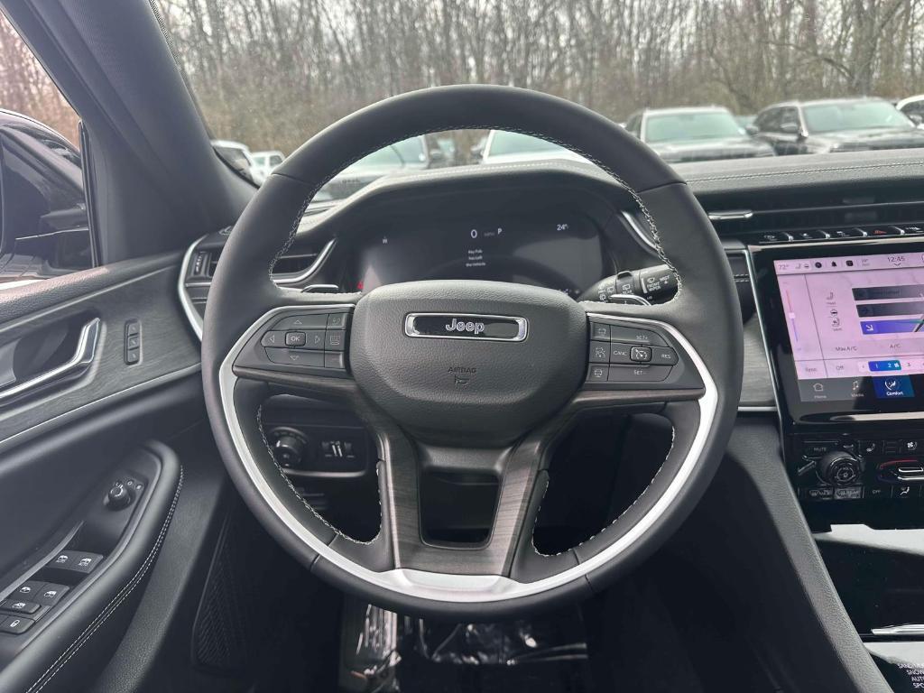new 2025 Jeep Grand Cherokee car, priced at $47,056