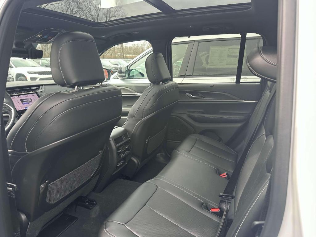 new 2025 Jeep Grand Cherokee car, priced at $47,056