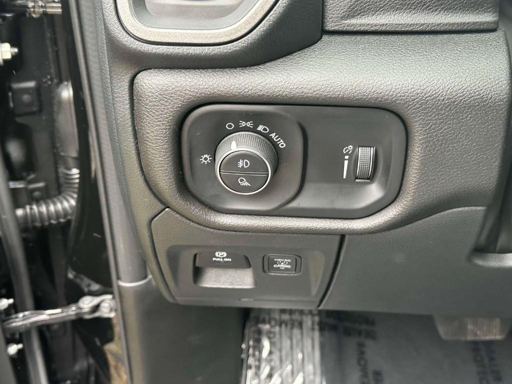 new 2025 Ram 1500 car, priced at $44,501