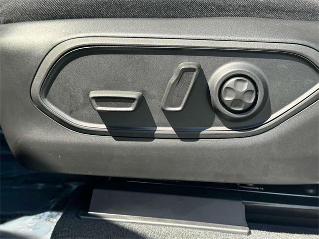 new 2025 Jeep Grand Cherokee car, priced at $38,920