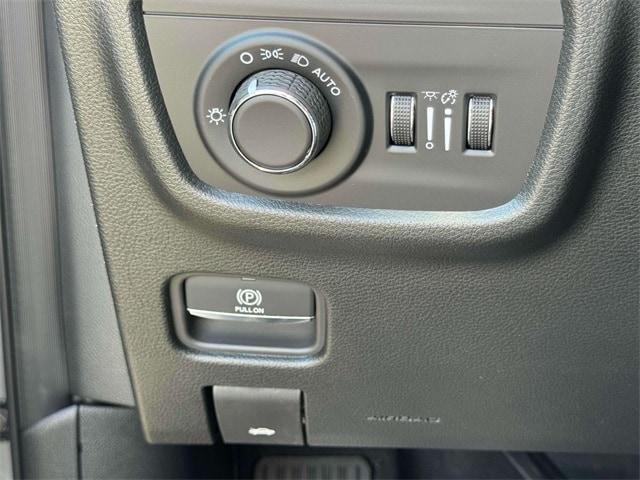 new 2025 Jeep Grand Cherokee car, priced at $38,920