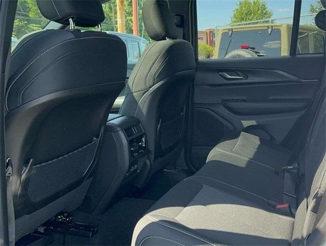 new 2025 Jeep Grand Cherokee car, priced at $38,920