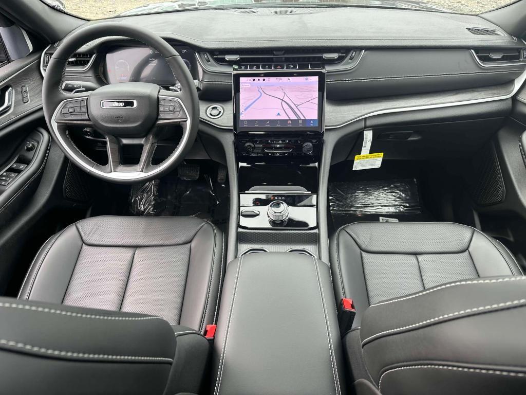 new 2025 Jeep Grand Cherokee car, priced at $45,012