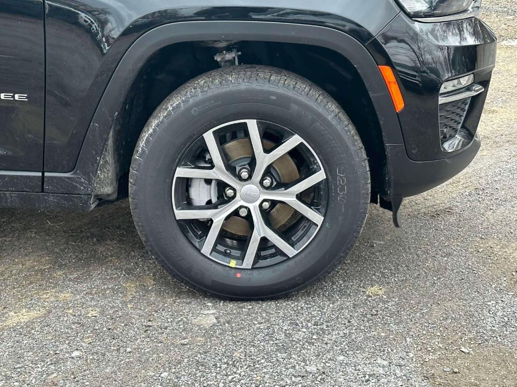 new 2025 Jeep Grand Cherokee car, priced at $45,012