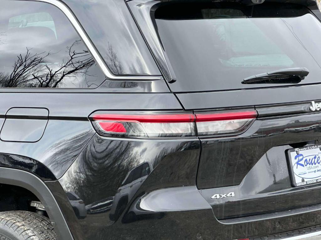 new 2025 Jeep Grand Cherokee car, priced at $45,012