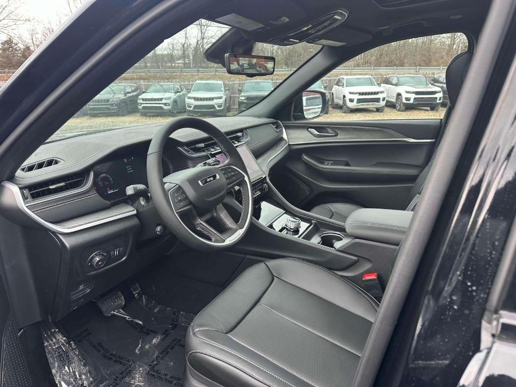 new 2025 Jeep Grand Cherokee car, priced at $45,012