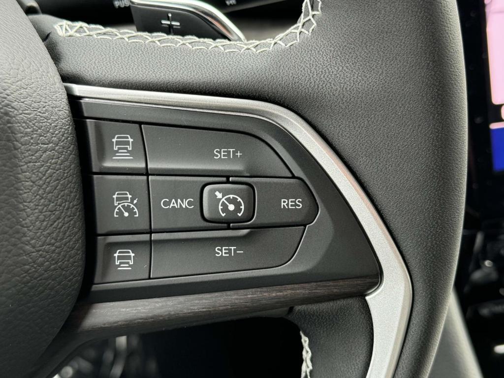 new 2025 Jeep Grand Cherokee car, priced at $47,628