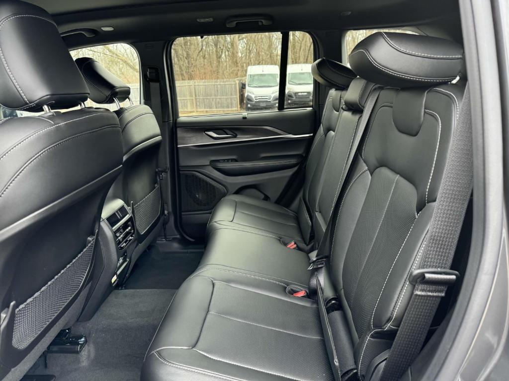 new 2025 Jeep Grand Cherokee car, priced at $47,628