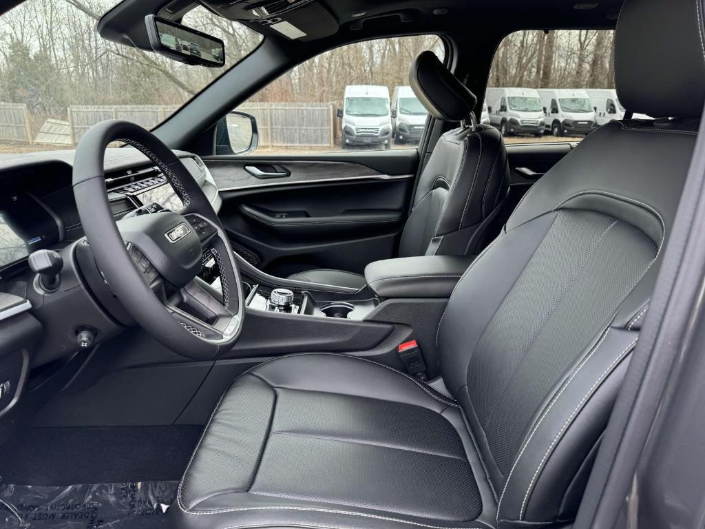 new 2025 Jeep Grand Cherokee car, priced at $47,628