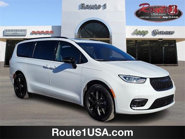 new 2023 Chrysler Pacifica car, priced at $57,835