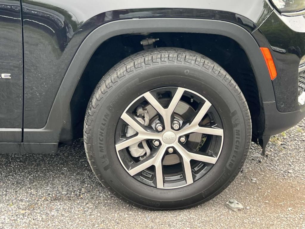 new 2025 Jeep Grand Cherokee car, priced at $45,012