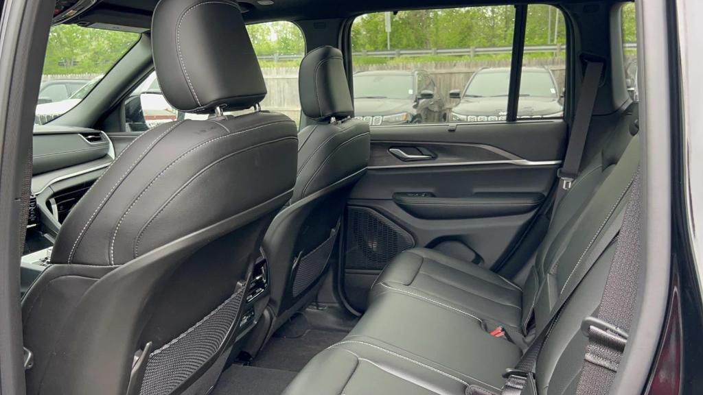 new 2025 Jeep Grand Cherokee car, priced at $45,012