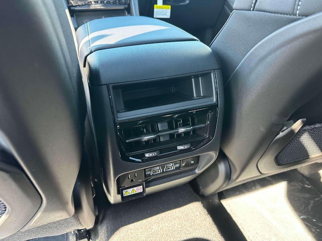 new 2025 Jeep Grand Cherokee car, priced at $47,056