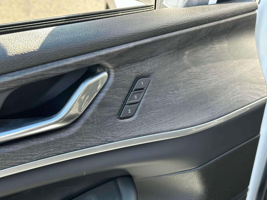 new 2025 Jeep Grand Cherokee car, priced at $47,056