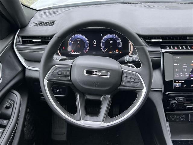 new 2025 Jeep Grand Cherokee car, priced at $39,180