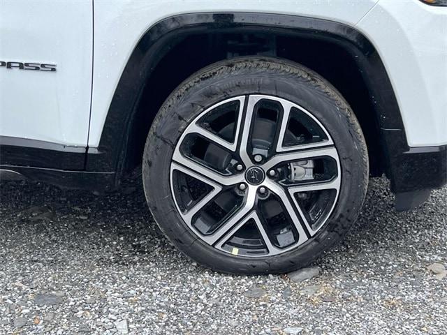new 2025 Jeep Compass car, priced at $30,000