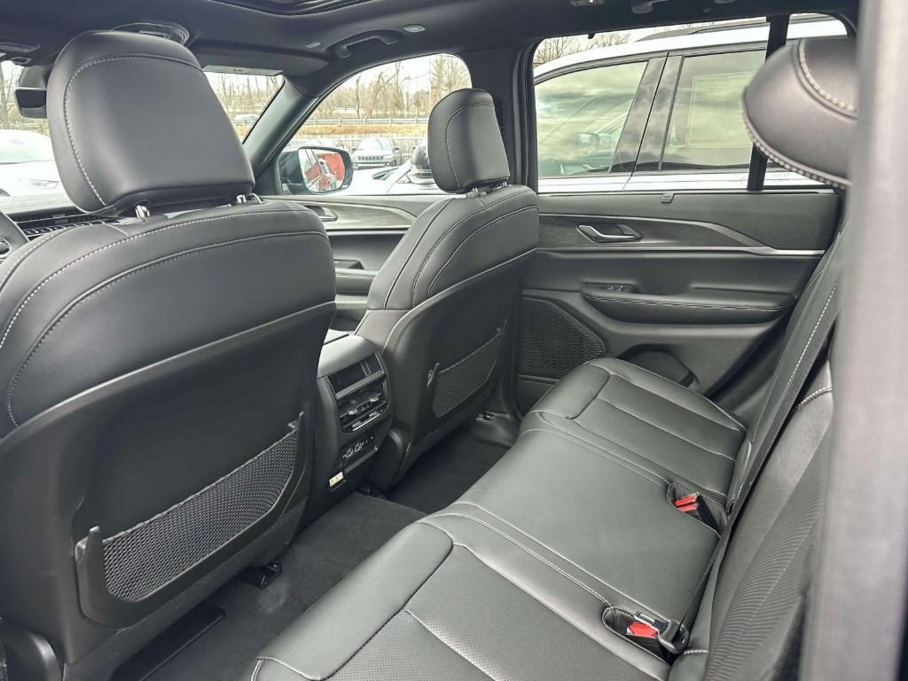 new 2025 Jeep Grand Cherokee car, priced at $45,128