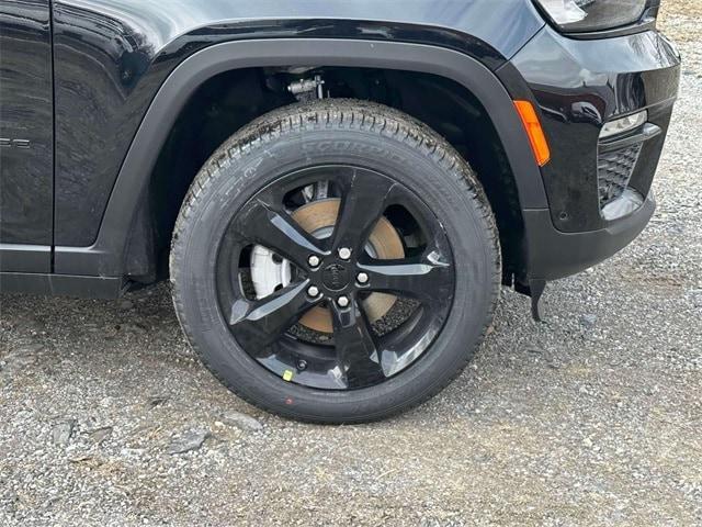 new 2025 Jeep Grand Cherokee car, priced at $47,000