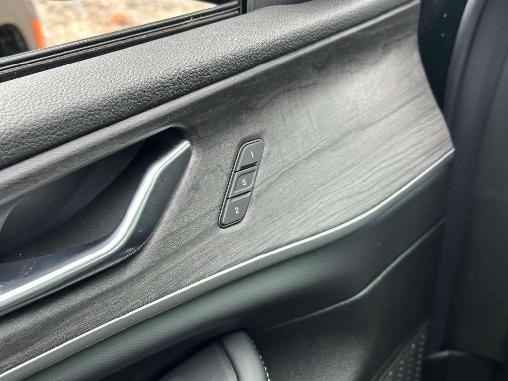 new 2025 Jeep Grand Cherokee car, priced at $45,128