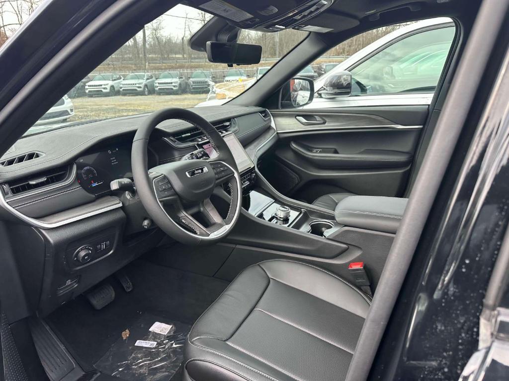 new 2025 Jeep Grand Cherokee car, priced at $45,128