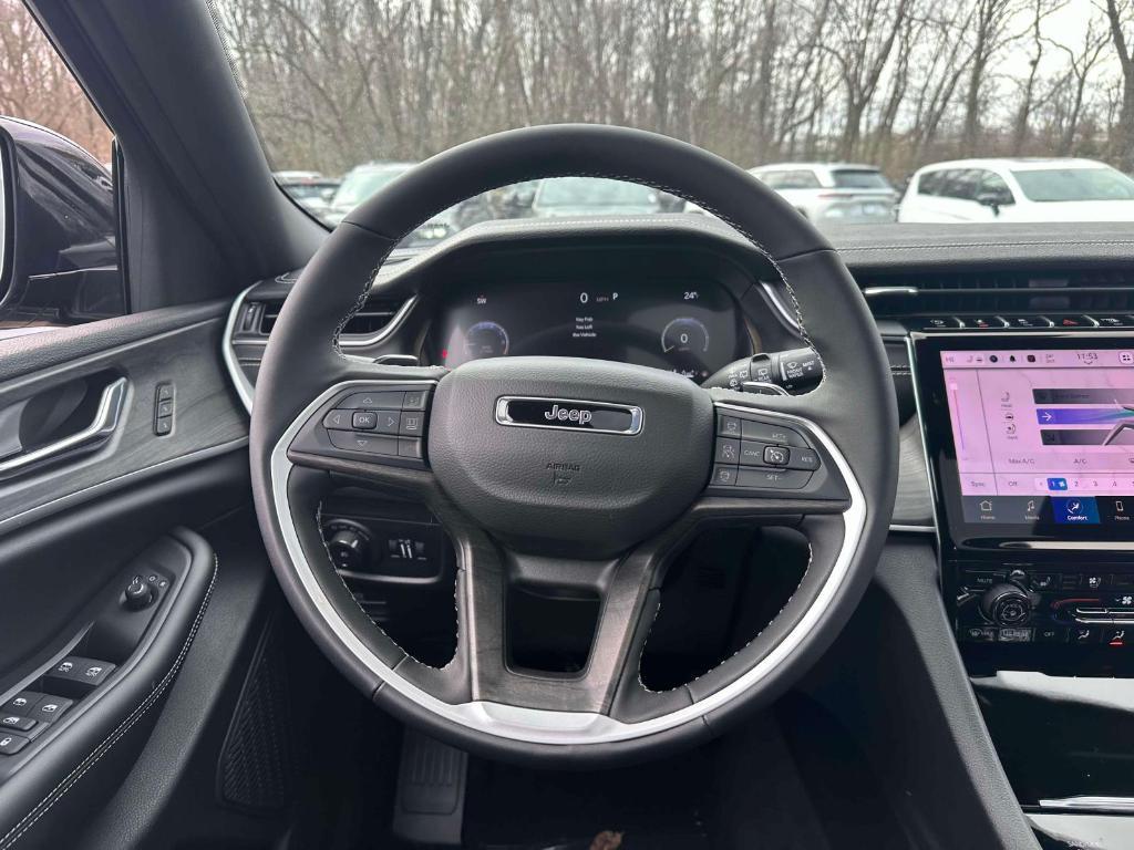 new 2025 Jeep Grand Cherokee car, priced at $45,128