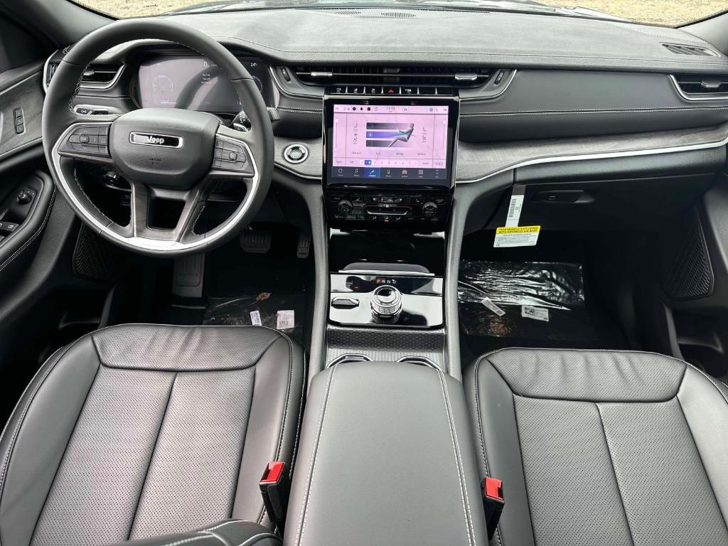 new 2025 Jeep Grand Cherokee car, priced at $45,128