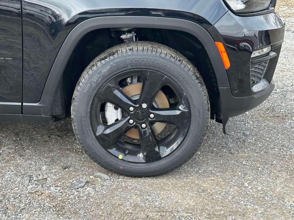 new 2025 Jeep Grand Cherokee car, priced at $45,128