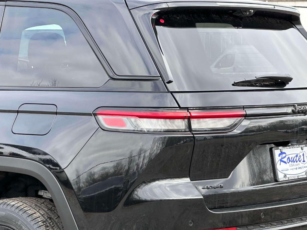 new 2025 Jeep Grand Cherokee car, priced at $45,128