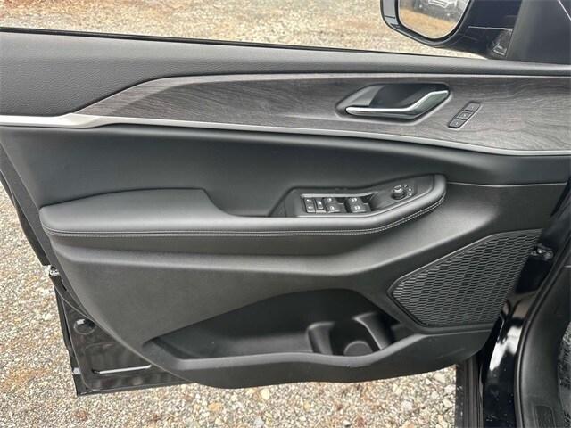 new 2025 Jeep Grand Cherokee car, priced at $50,053