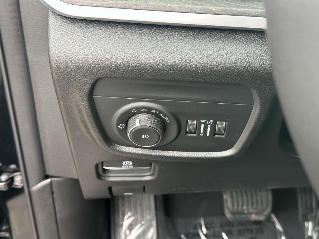 new 2025 Jeep Grand Cherokee car, priced at $45,012