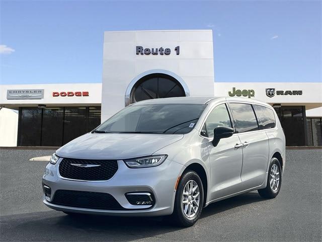 new 2026 Chrysler Pacifica car, priced at $40,415