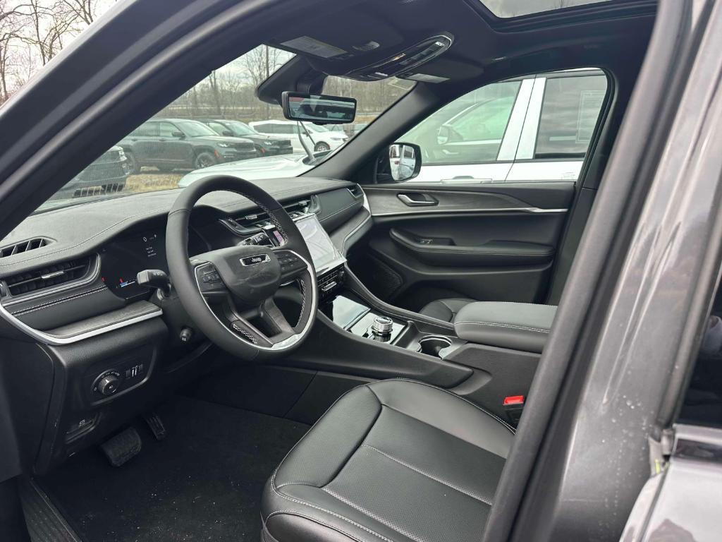 new 2025 Jeep Grand Cherokee car, priced at $47,628