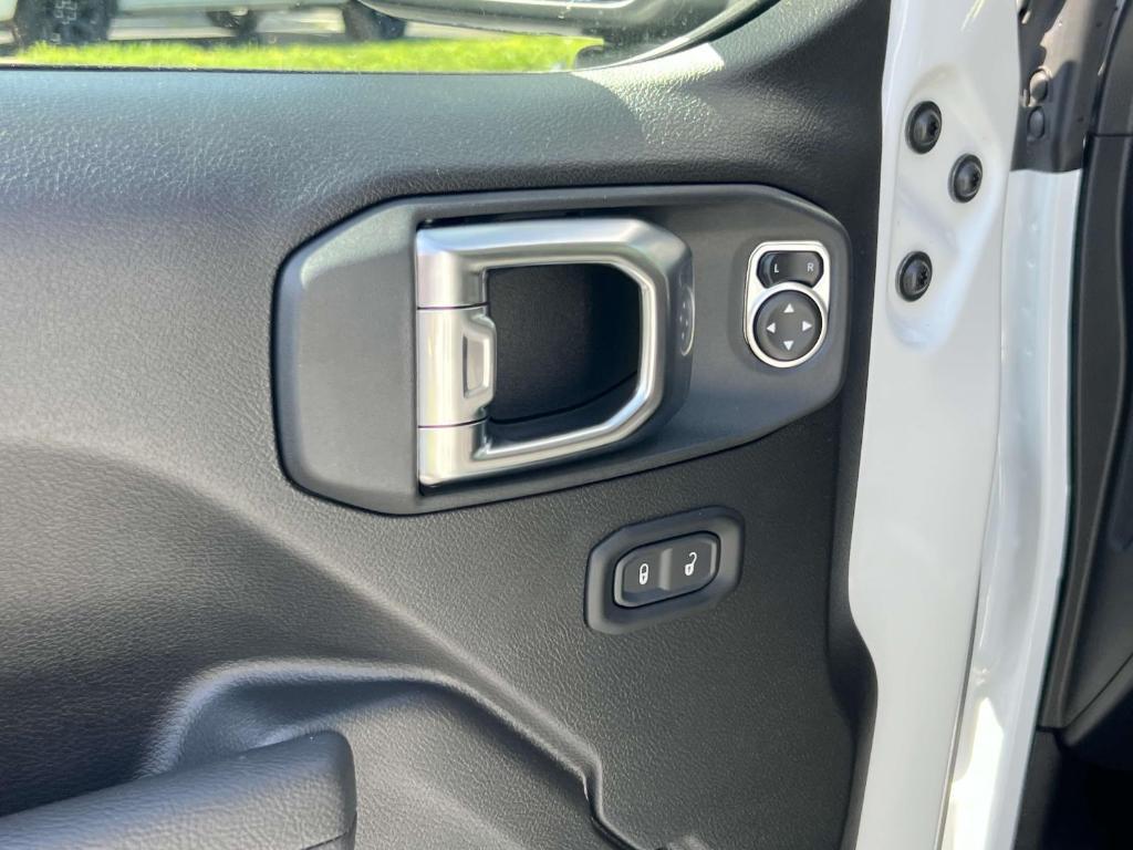 new 2025 Jeep Wrangler car, priced at $44,557