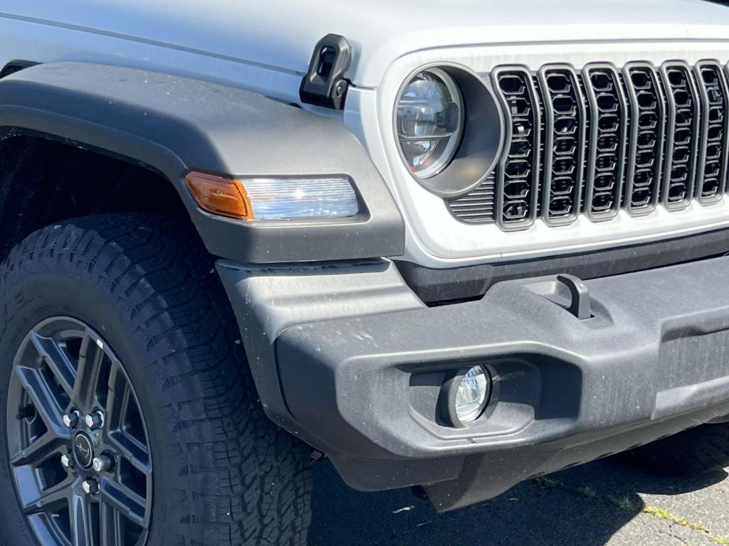 new 2025 Jeep Wrangler car, priced at $44,557