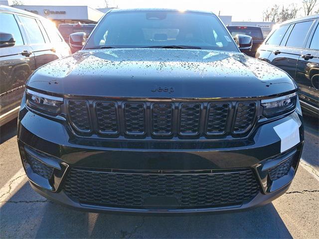 new 2025 Jeep Grand Cherokee car, priced at $45,875