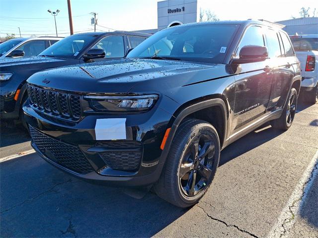 new 2025 Jeep Grand Cherokee car, priced at $45,875