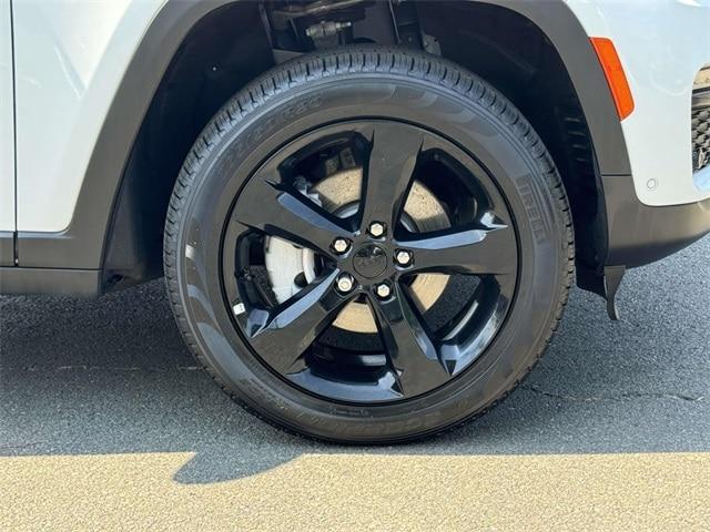 new 2025 Jeep Grand Cherokee car, priced at $45,000