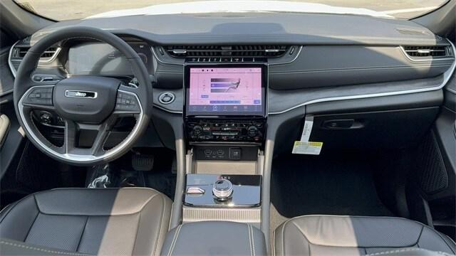 new 2025 Jeep Grand Cherokee car, priced at $45,000