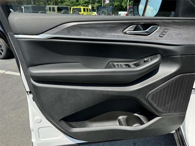 new 2025 Jeep Grand Cherokee car, priced at $45,000