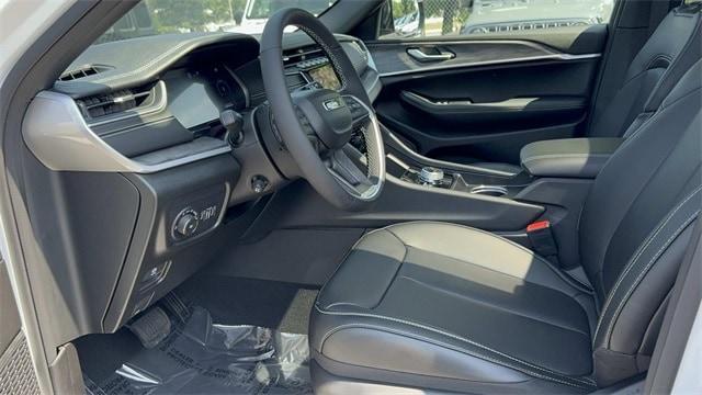 new 2025 Jeep Grand Cherokee car, priced at $45,000