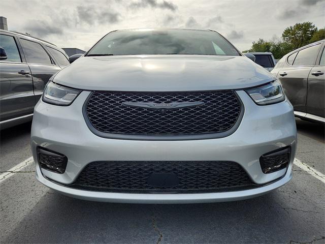 new 2023 Chrysler Pacifica Hybrid car, priced at $54,853