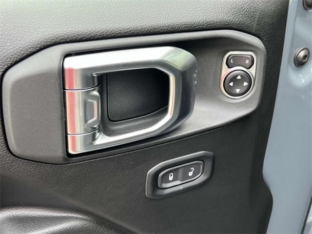 new 2025 Jeep Wrangler car, priced at $47,180