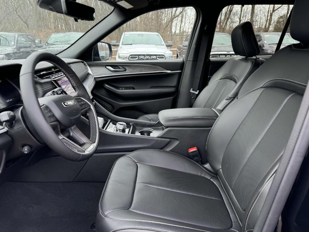 new 2025 Jeep Grand Cherokee car, priced at $45,128