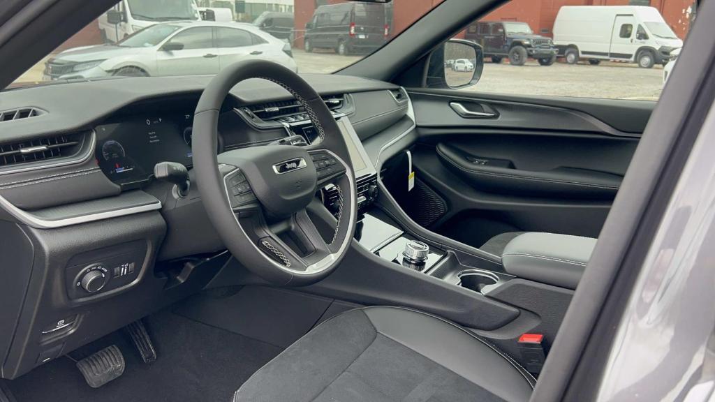 new 2025 Jeep Grand Cherokee L car, priced at $43,457