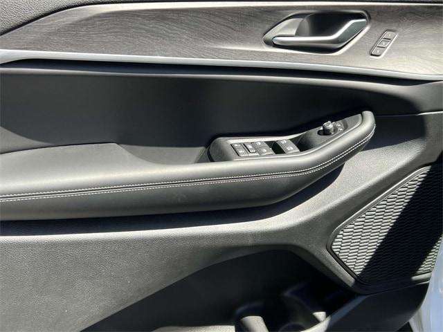 new 2025 Jeep Grand Cherokee car, priced at $48,596