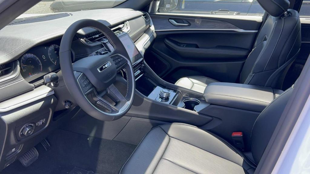 new 2025 Jeep Grand Cherokee car, priced at $47,248