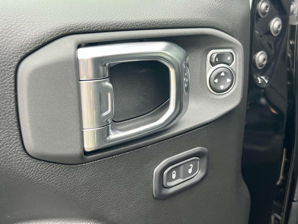 new 2025 Jeep Wrangler car, priced at $45,515